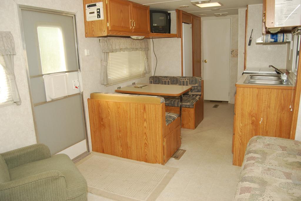 Crescent Bar Camping Resort Studio Cabin 1 Trinidad 外观 照片