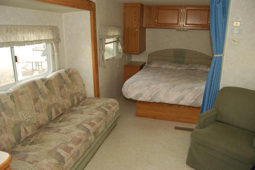 Crescent Bar Camping Resort Studio Cabin 1 Trinidad 外观 照片