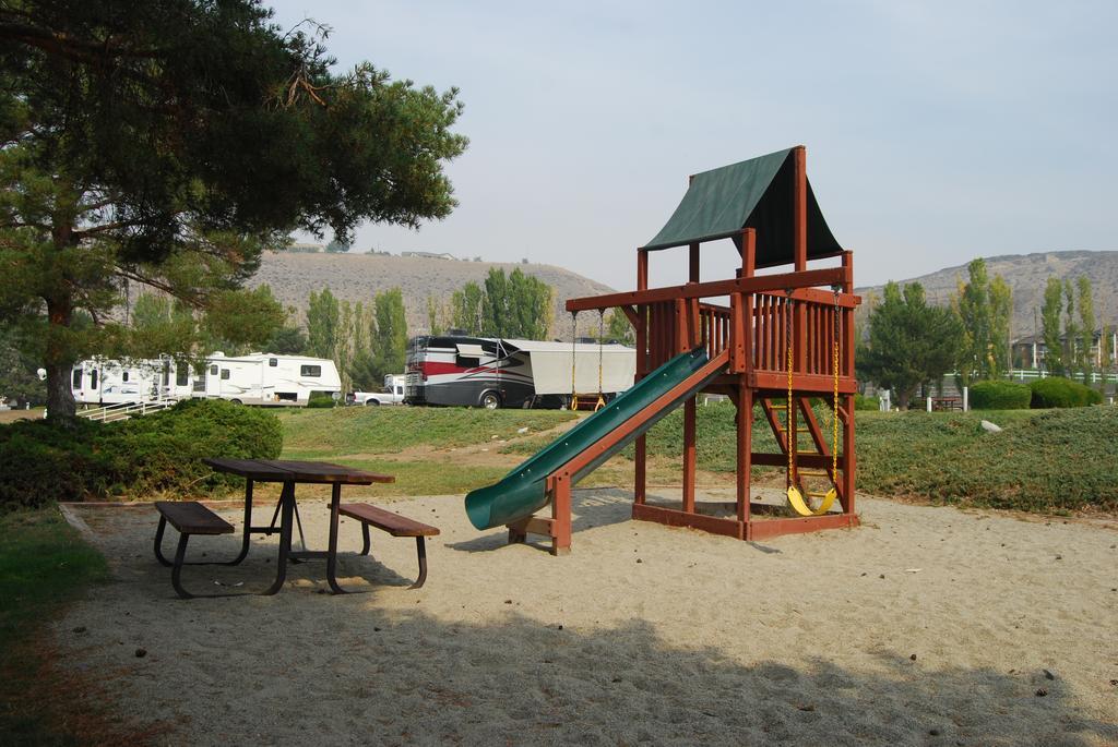 Crescent Bar Camping Resort Studio Cabin 1 Trinidad 外观 照片